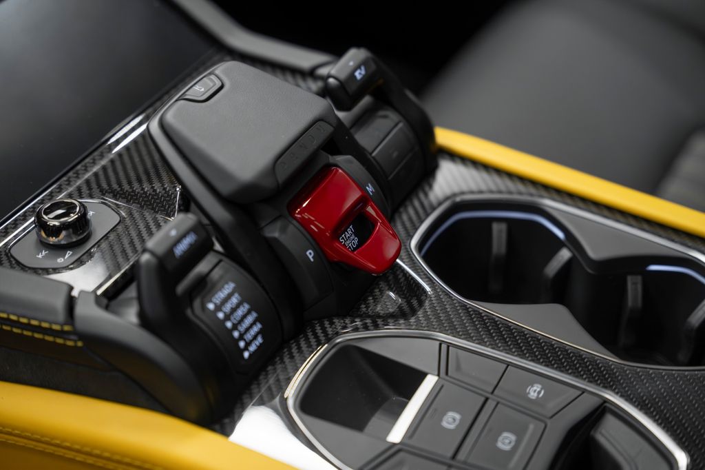 Urus 4.0 V8 SE YELLOW/BLACK YELLOW PANO B&O - Bild 25