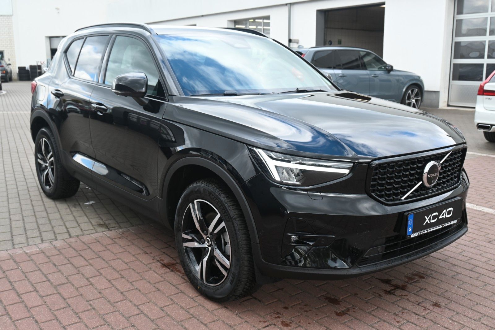 Fahrzeugabbildung Volvo XC40 B4 Dark*H&K*360*BLIS*ACC*AHK*KEIN MIETWAGEN