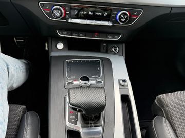 Audi Q5 40 TDI quattro S-Line Plus+AHK+LED+Navi+SHZ