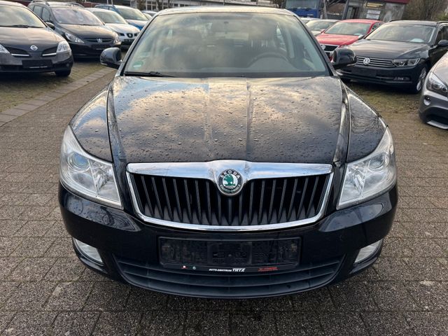 Skoda Octavia Lim. Ambition *AHK*NAVI*SHZ*MFL*8-fach*