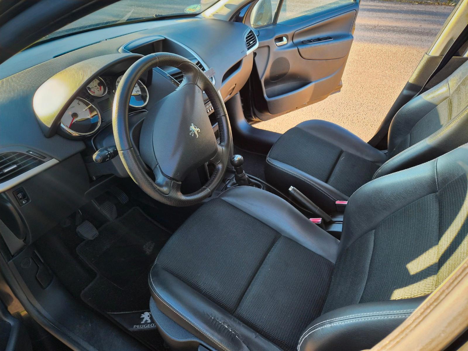Peugeot 207 2011 — photo 8