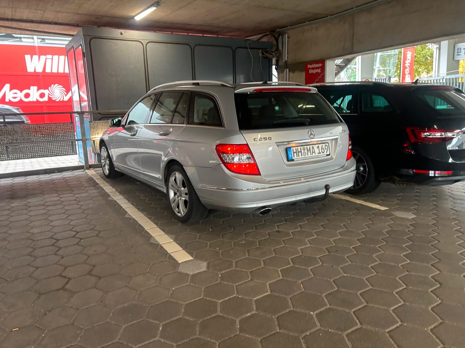Mercedes-Benz C250 2011 — rear view