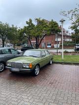 Mercedes-Benz Mercedes W123 230E - Mercedes-Benz 230: W123 230e