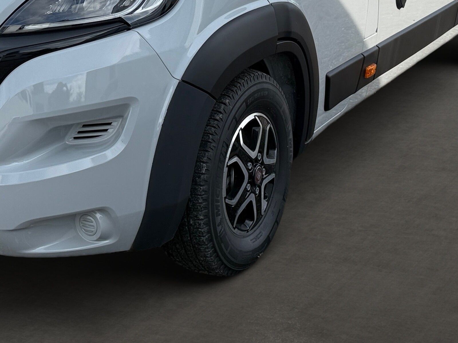 Fahrzeugabbildung Eura Mobil Van V 635 EB Klimaauto., Solar, Fahrassistenzpak