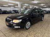 Skoda Superb Combi 4x4//NAVI//TÜV 01/2028//170 PS - Skoda Superb: 170