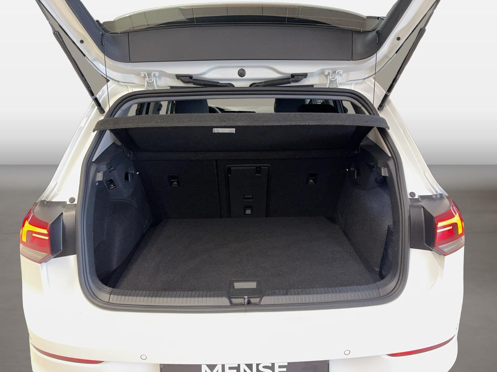 Volkswagen Golf VIII 1.5TSI Life CarPlay h/k AHK Standhzg