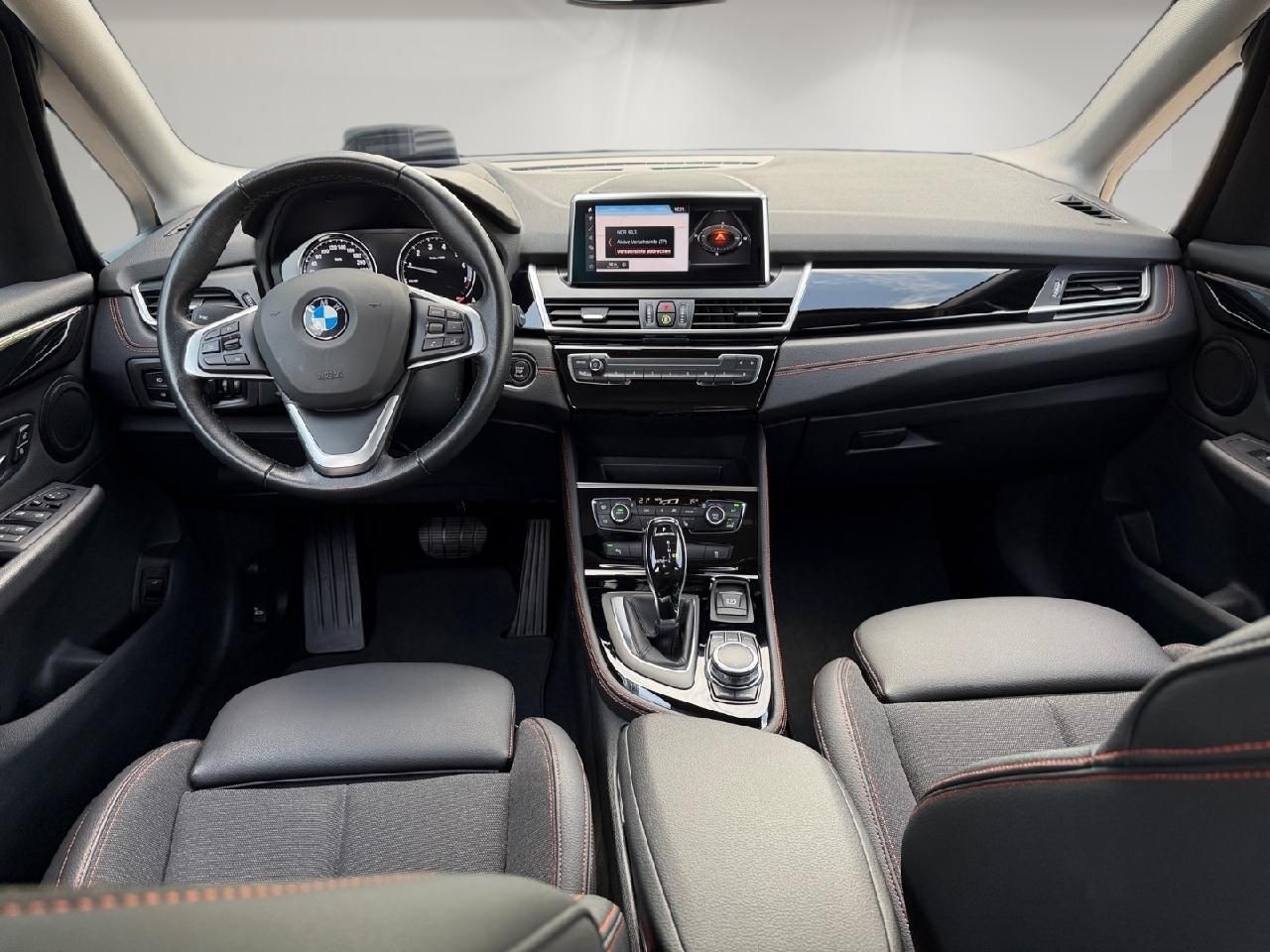 Fahrzeugabbildung BMW 2 Active Tourer 220 i Sport Line