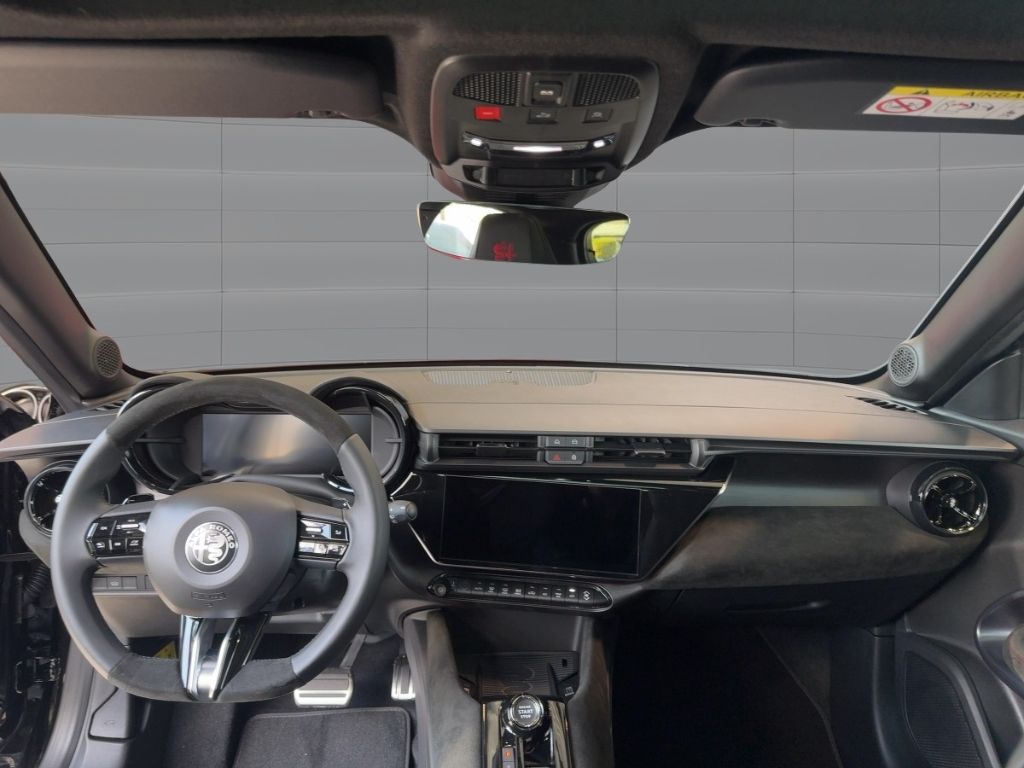 Fahrzeugabbildung Alfa Romeo Junior 145 PS Ibrida Q4 Allrad, P-Dach, 18'', Ma