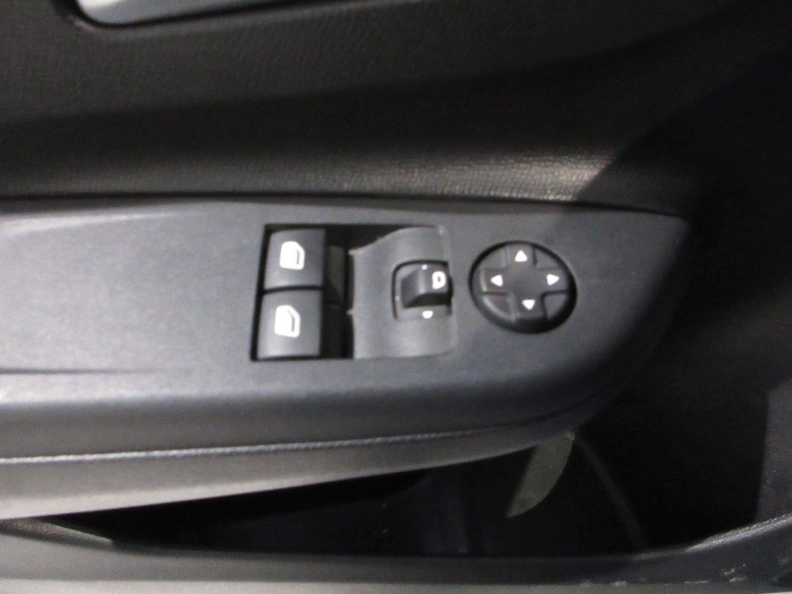 Fahrzeugabbildung Opel Corsa 1.2 T Elegance LED/NAVI/PDC/ALU/TEMPO