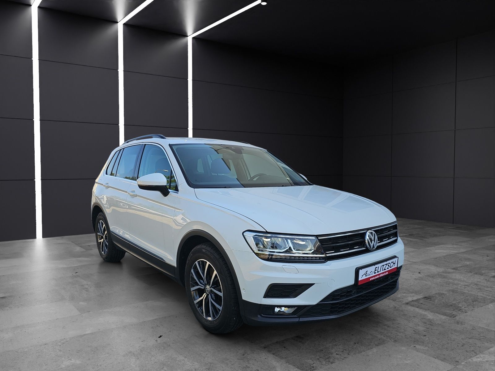 Fahrzeugabbildung Volkswagen Tiguan TSI Comfortline LED ACC AHK NAVI PDC SHZ