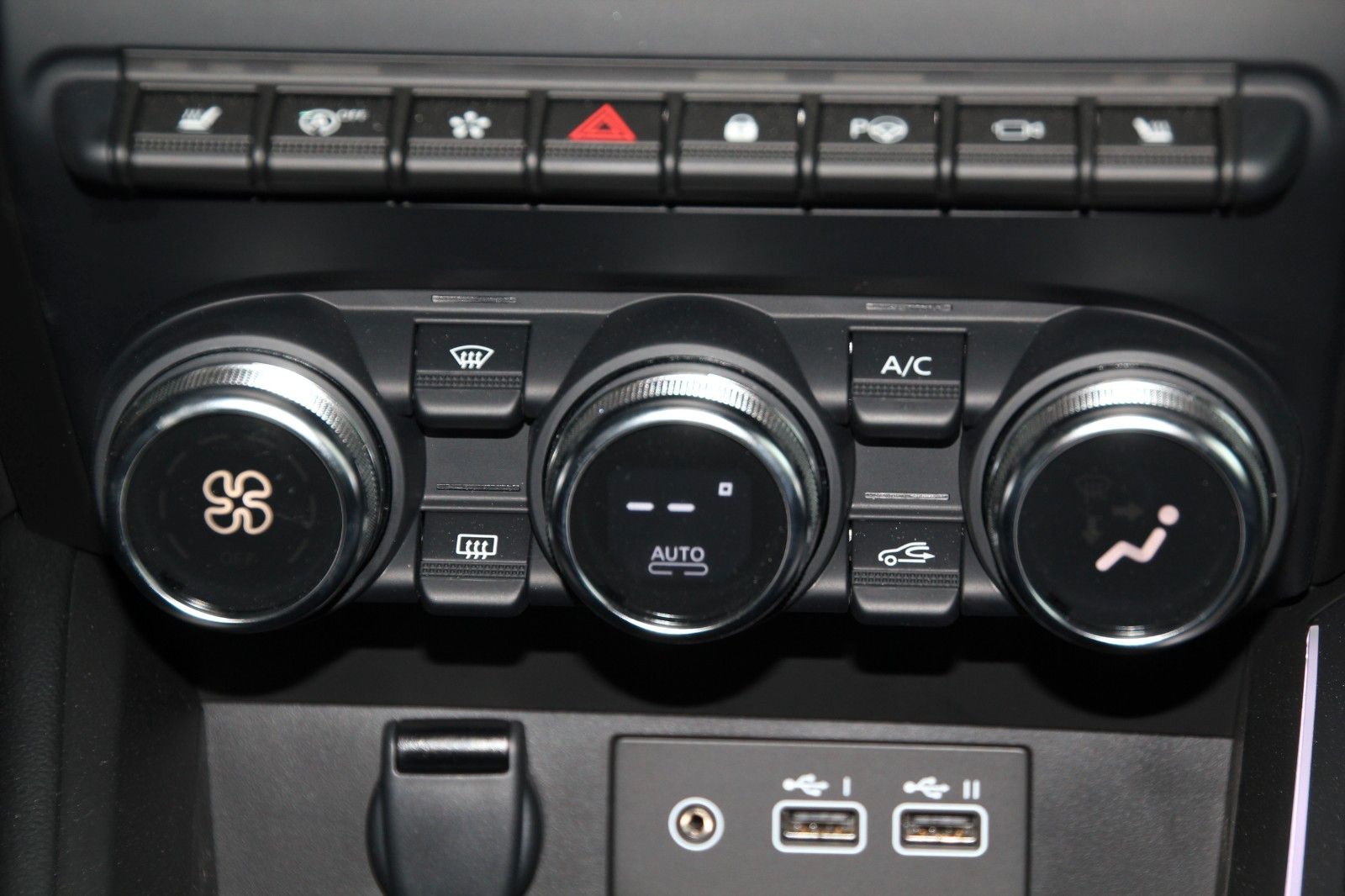 Fahrzeugabbildung Mitsubishi Colt Top LED*DAB*SHZ*BOSE*360°