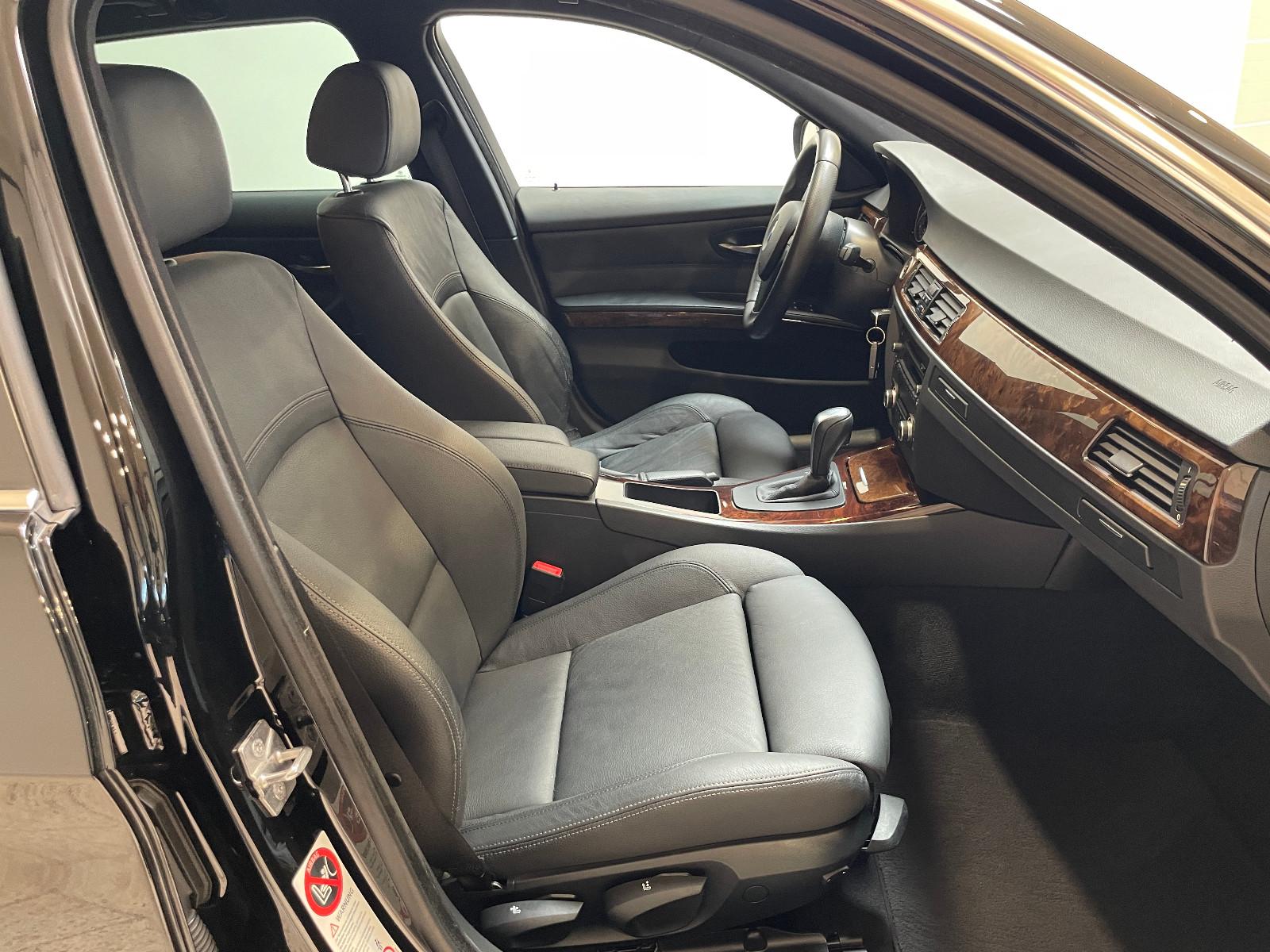 BMW 320 2009 — photo 15