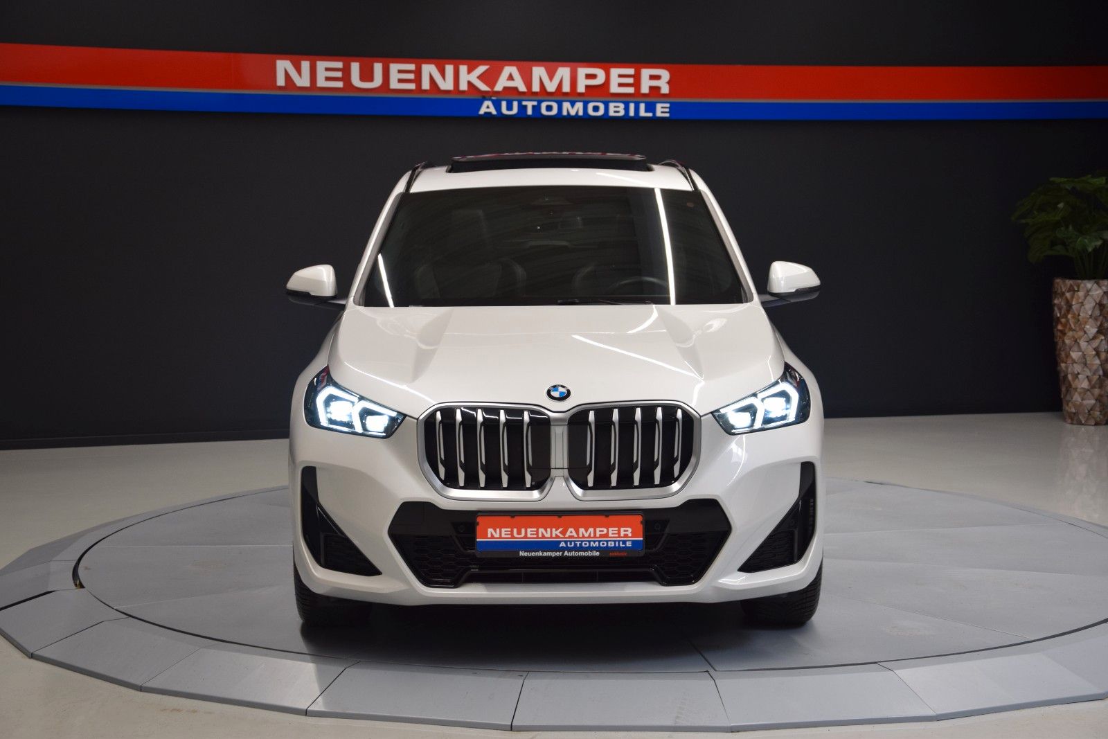 Fahrzeugabbildung BMW X1 18 i sDrive M Sport Pano LED Leder h/k Memory