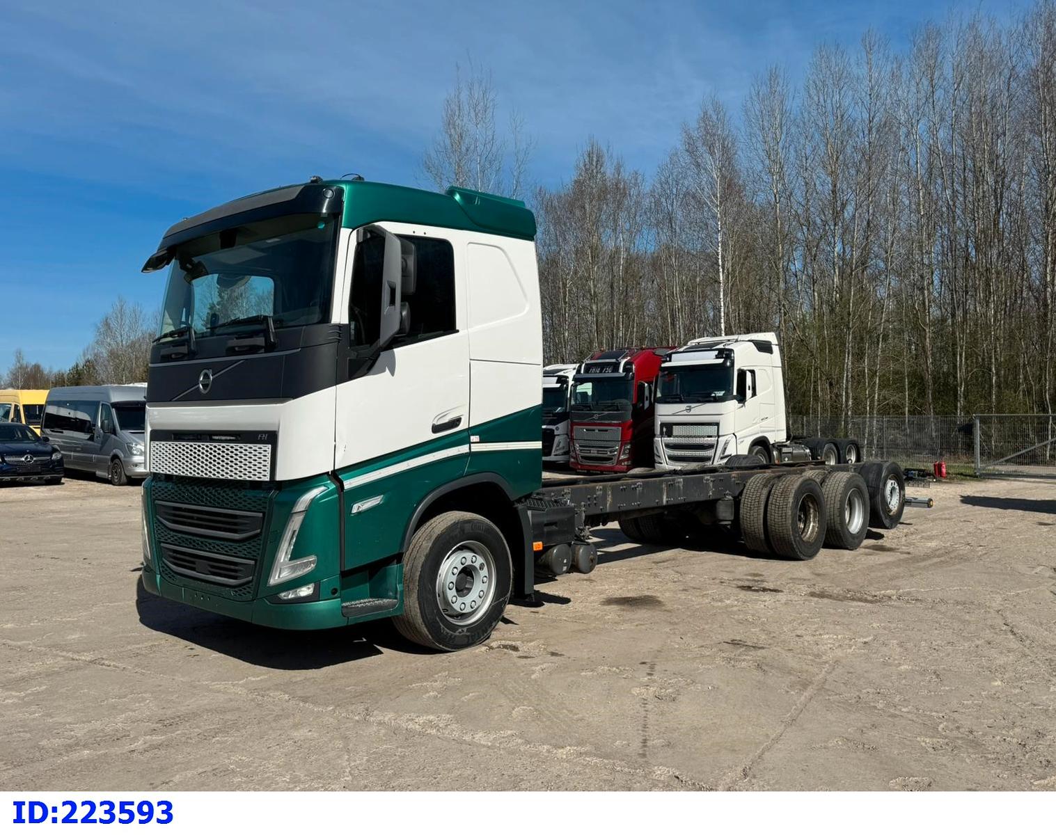 Volvo FH13 500 8x4 (Steering Axle)