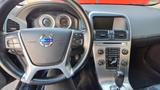 Volvo XC 60  Momentum AWD  5 Zylinder - aus 2012: Geländewagen