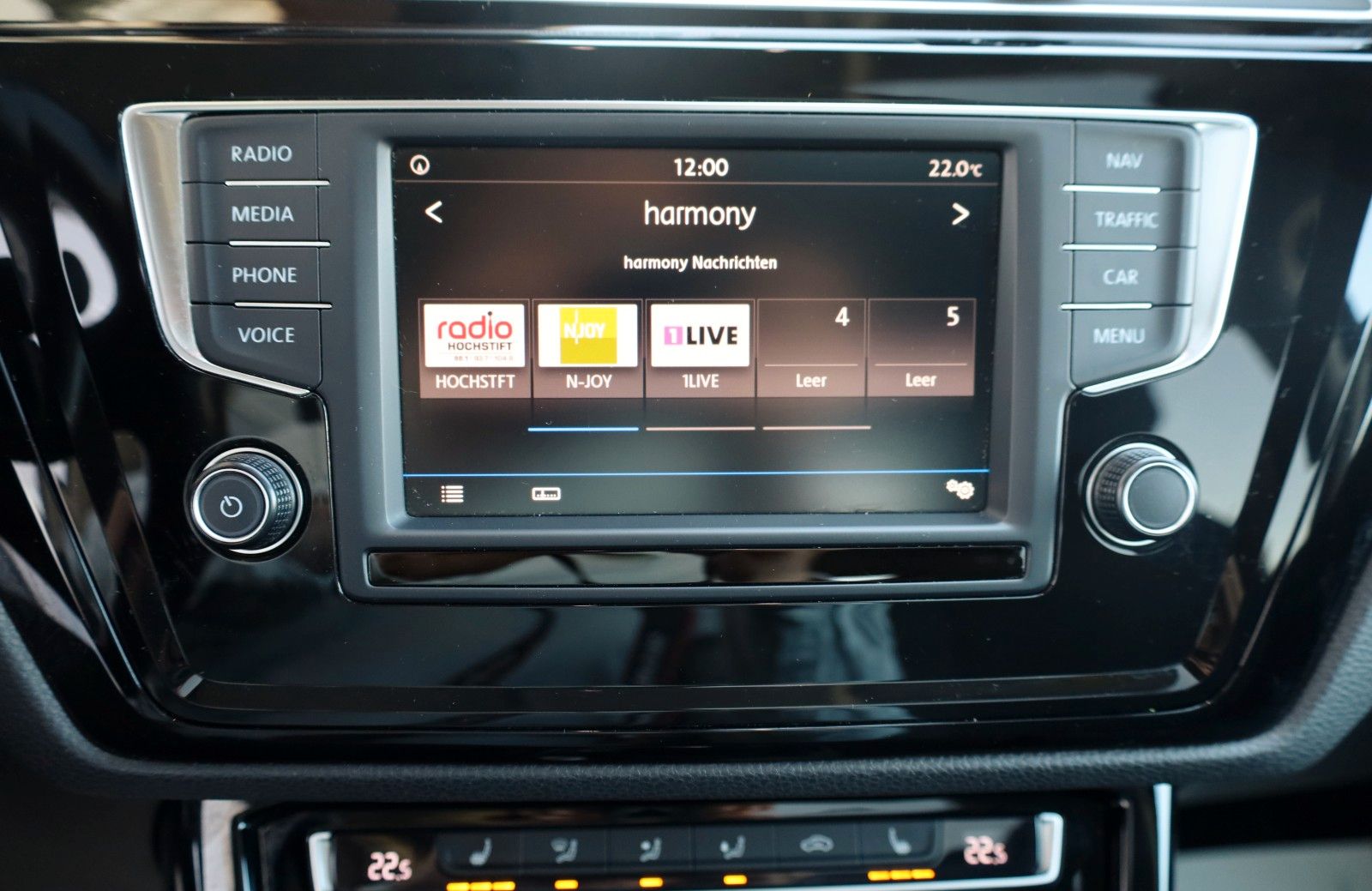 Fahrzeugabbildung Volkswagen Touran R Line Alcantara,Navi,LED,Panorama,Kamera