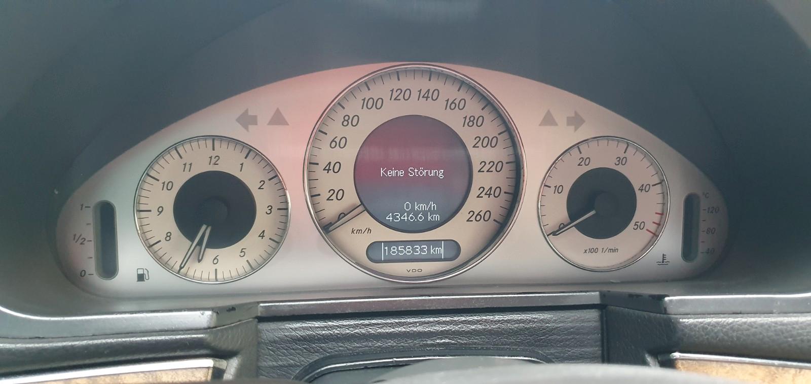 Mercedes-Benz E220 2005 — photo 9