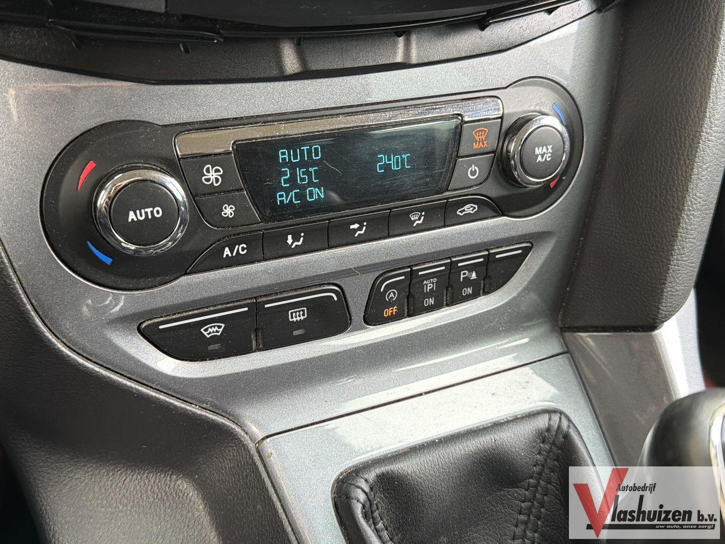 Ford Focus 2012 — photo 12