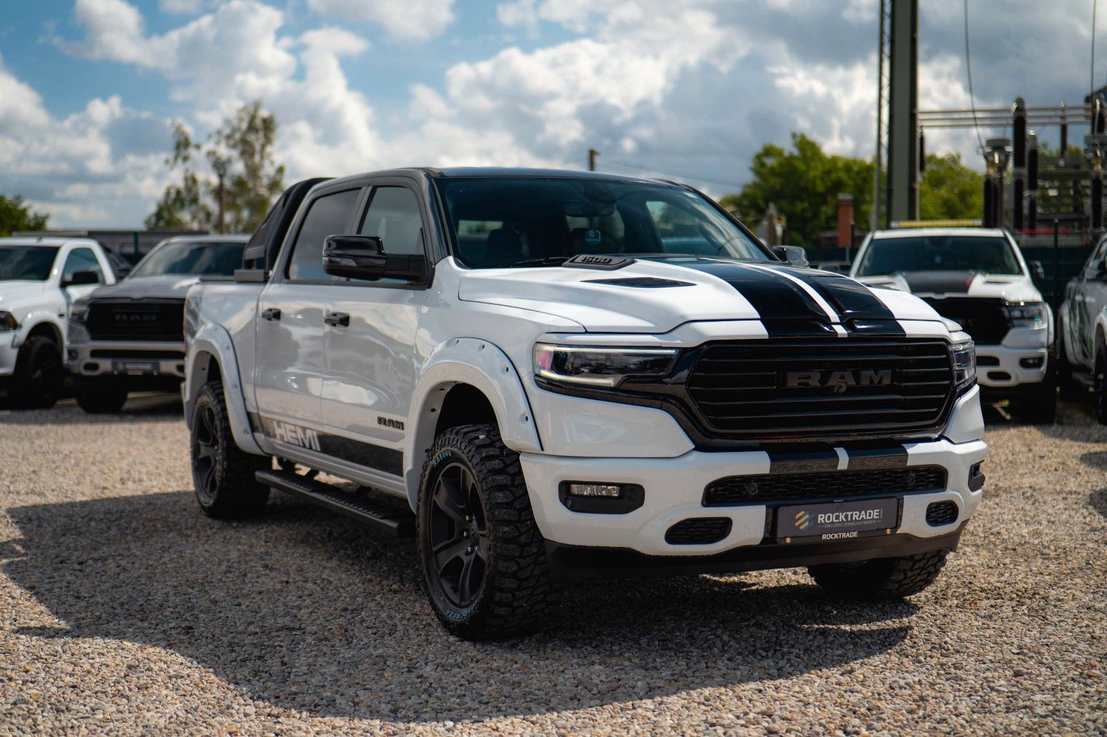 Fahrzeugabbildung Dodge RAM 5.7 V8 HEMI OFFROAD Night Limited 19% LED