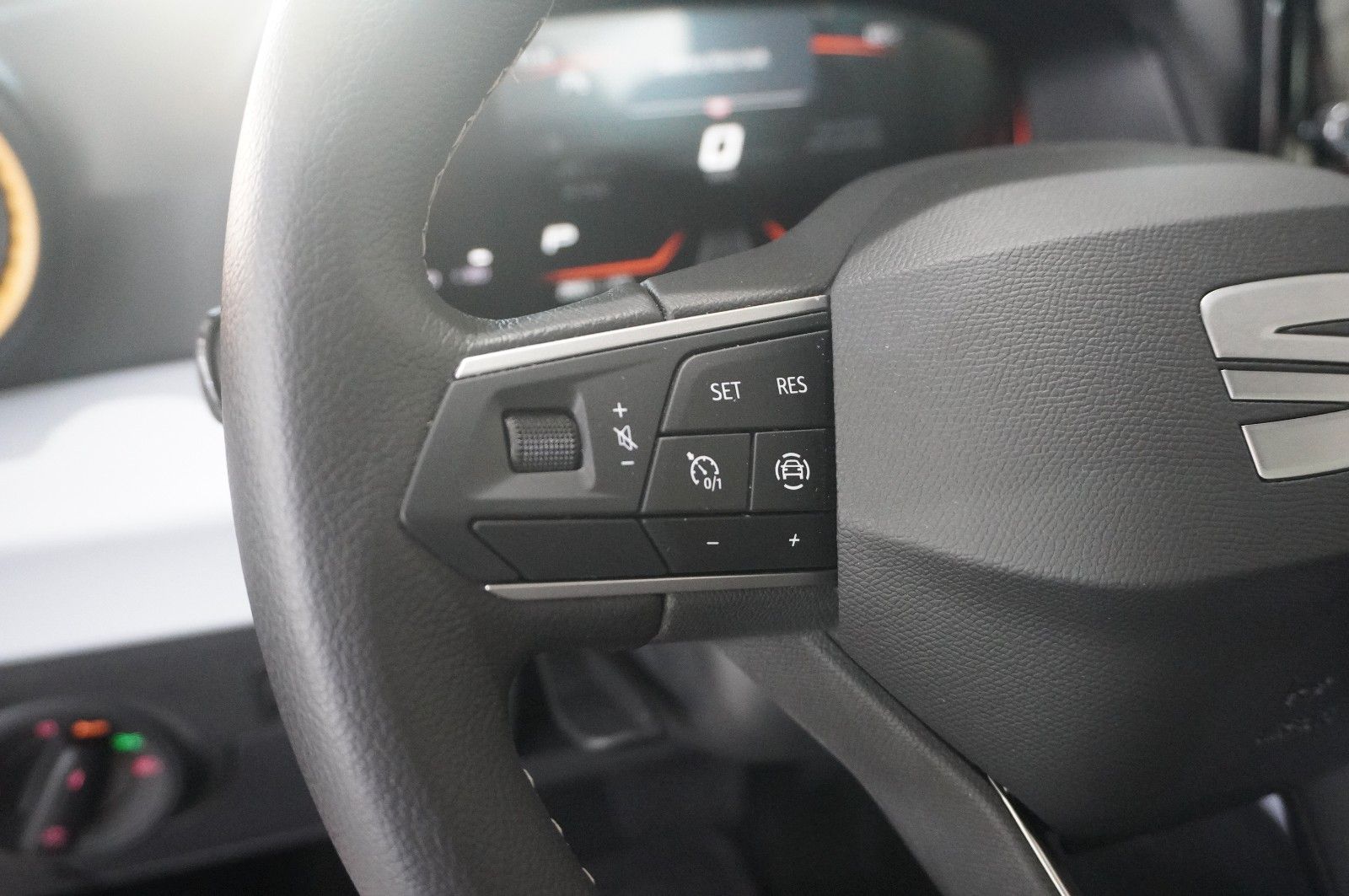 Fahrzeugabbildung SEAT Arona 1.0 TSI STYLE DSG NAVI/VIRTU./SHZ/PDC/DAB+