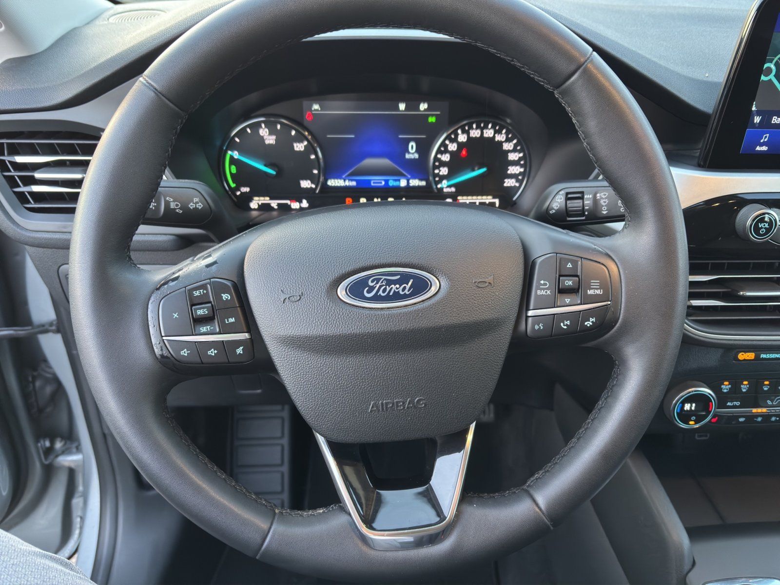 Fahrzeugabbildung Ford Kuga Plug-In Hybrid Cool & Connect #Winterpaket