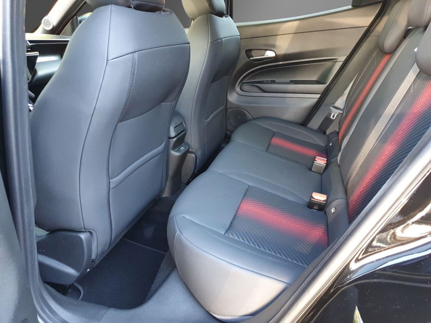 Fahrzeugabbildung Alfa Romeo Junior Ibrida Q4 1,2 VGT 107kW - sofort -