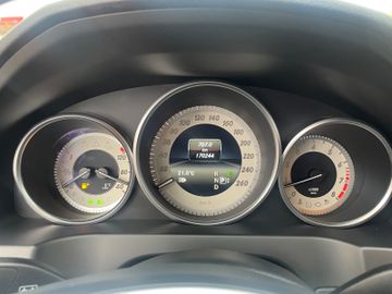 Mercedes E 200 - 12