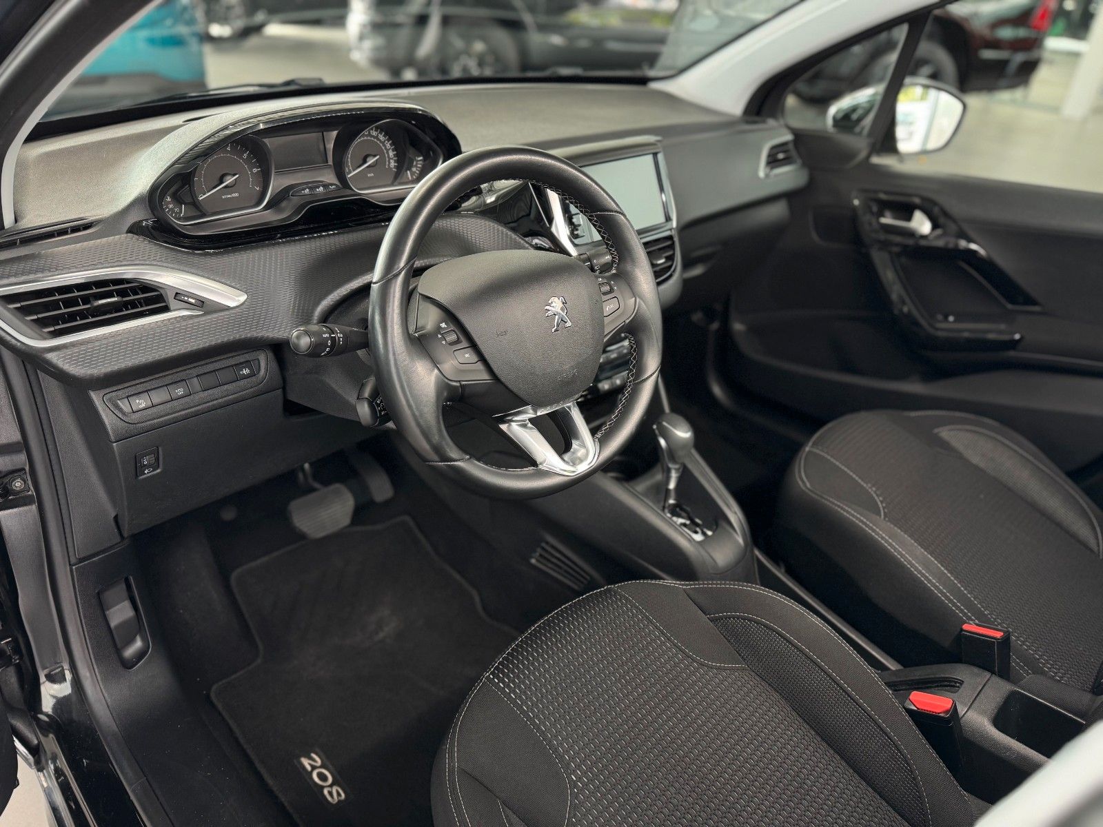 Fahrzeugabbildung Peugeot 208 1.2 110 Allure "Automatik GJR Sitzheizung"