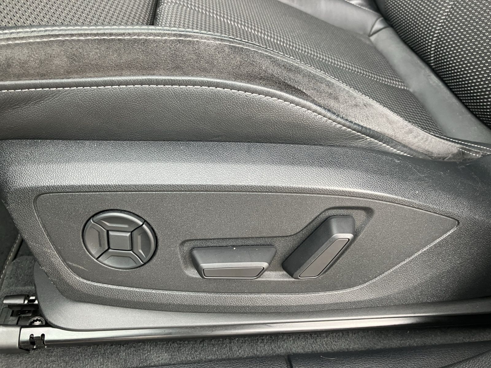 Fahrzeugabbildung Audi Q3 Sportback 45 TFSI quattro S line LED virtual