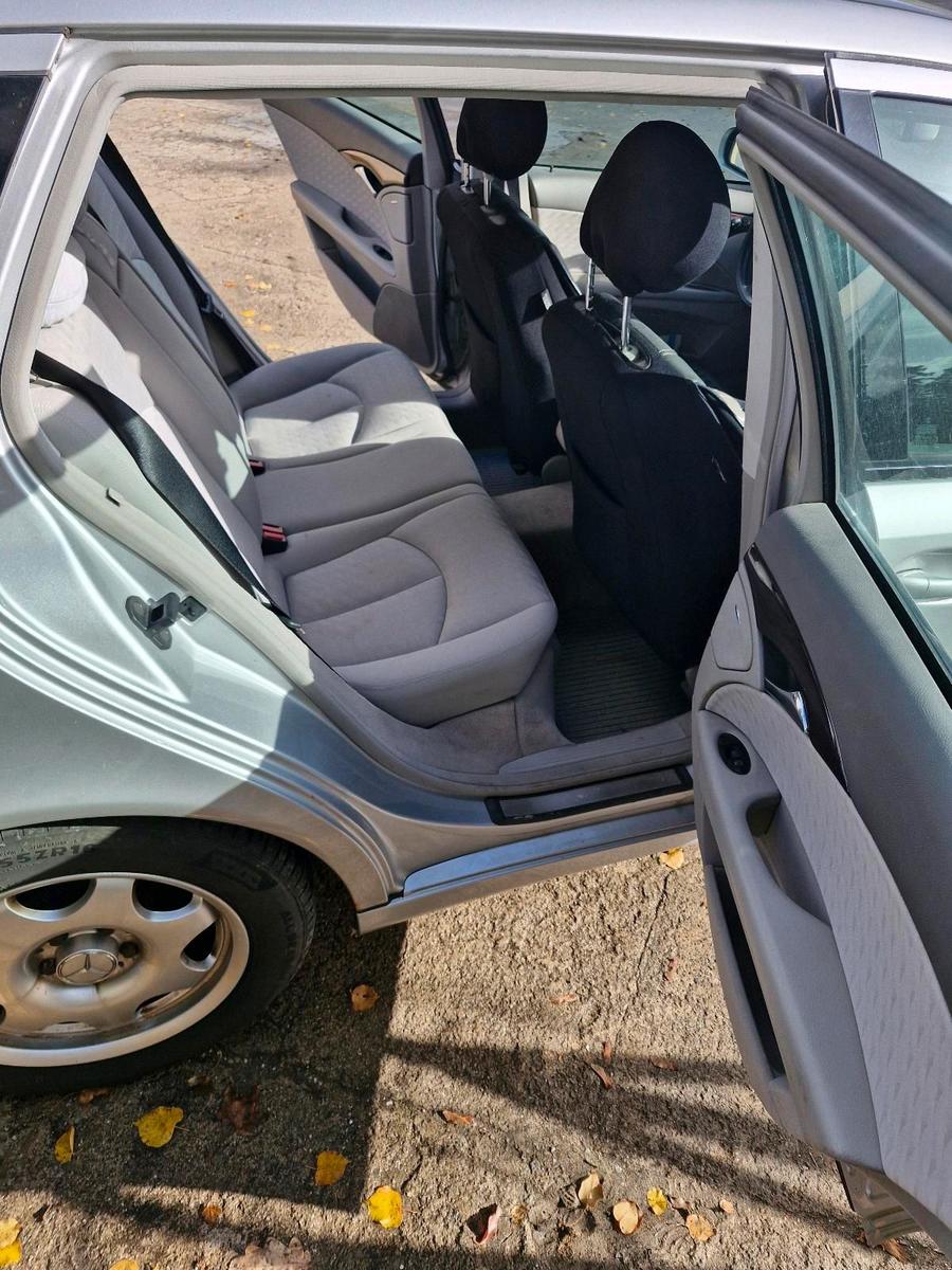 Mercedes-Benz E220 2004 — photo 10