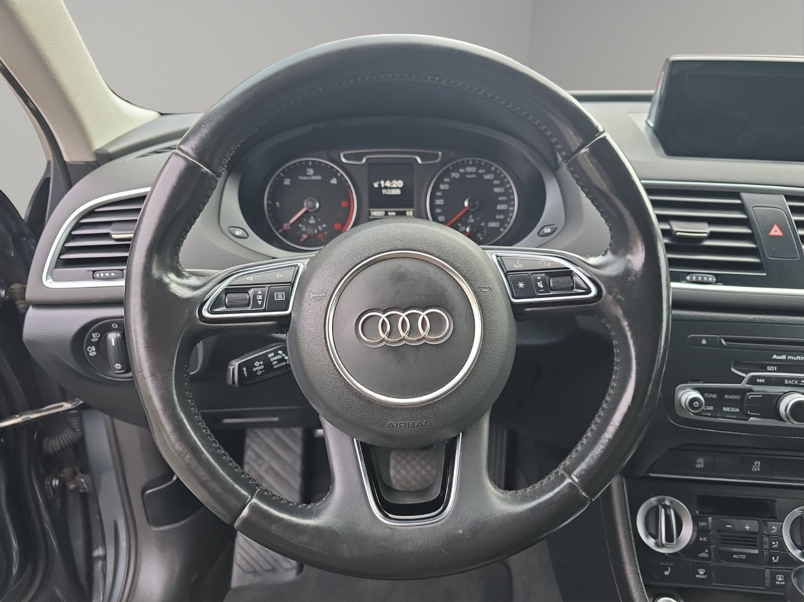 Fahrzeugabbildung Audi Q3 2.0 TDI quattro S-Line Automatik/Navi/PDC/