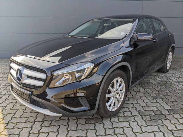 Mercedes-Benz GLA 200 1.6l Navi AHK Sitzheizung PDC