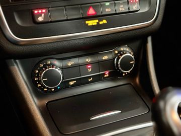 Fahrzeugabbildung Mercedes-Benz GLA 200 Style *Navi *PDC *1.Hand