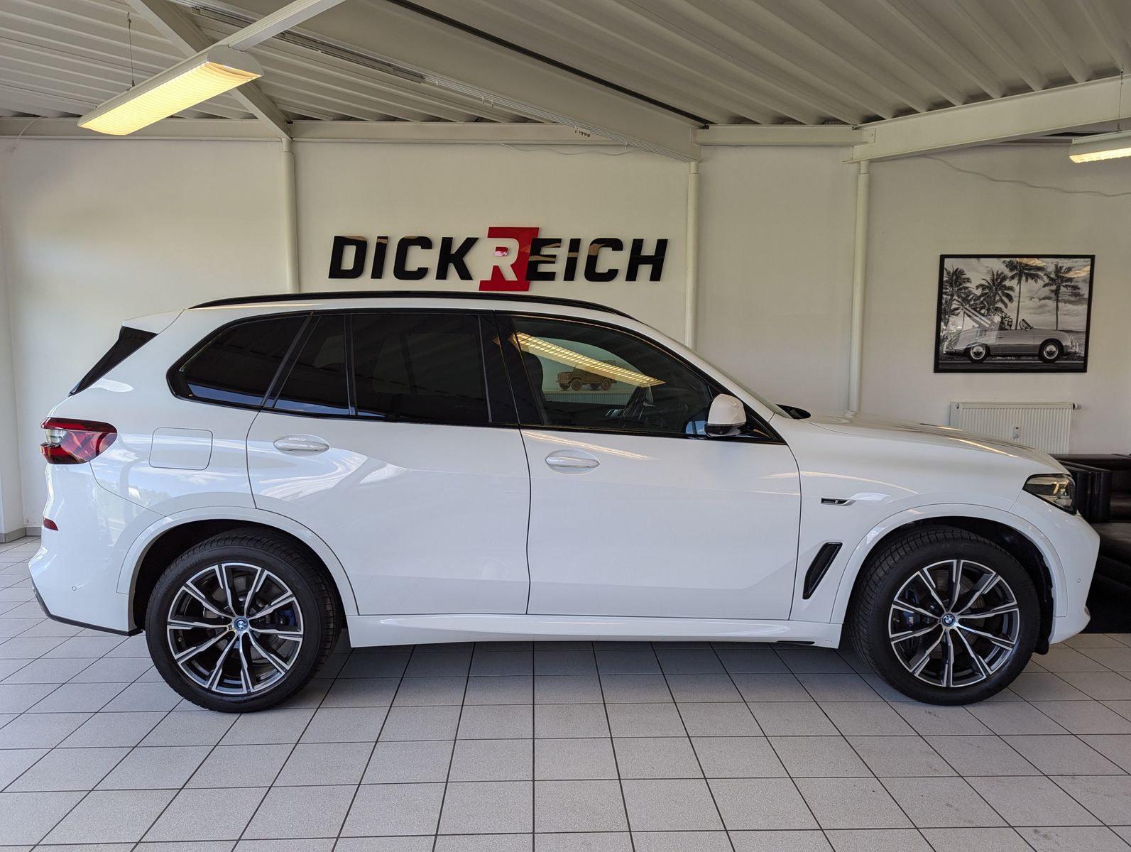 Vehicle illustration BMW X5 45 e xD M-Sport Pano Air Assist+ ACC 20&quot;