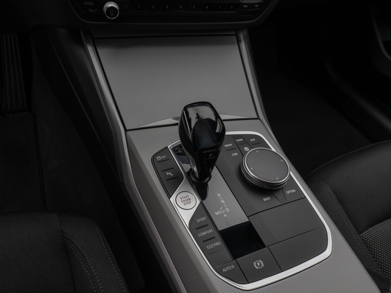 Fahrzeugabbildung BMW 320d DAB HiFi PDC Fernlichtassist Komfort Alarm