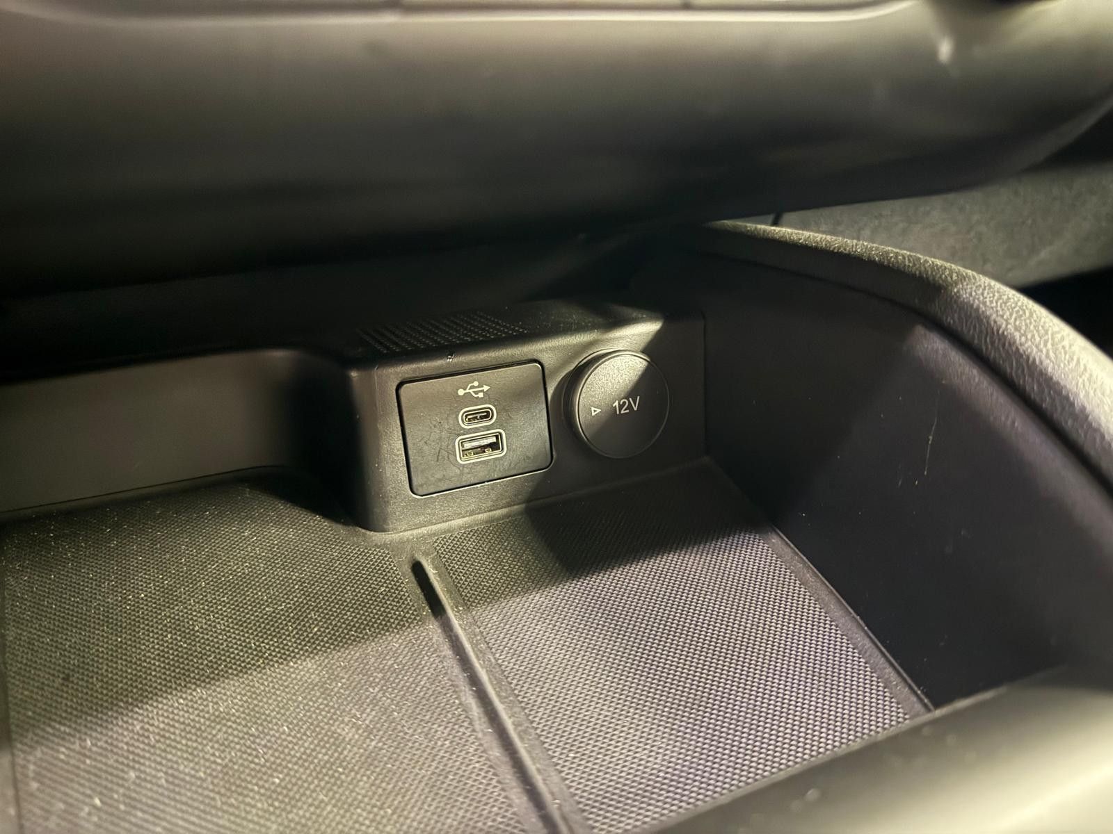 Fahrzeugabbildung Ford Kuga Cool & Connect / 1. HAND / NUR 27TKM