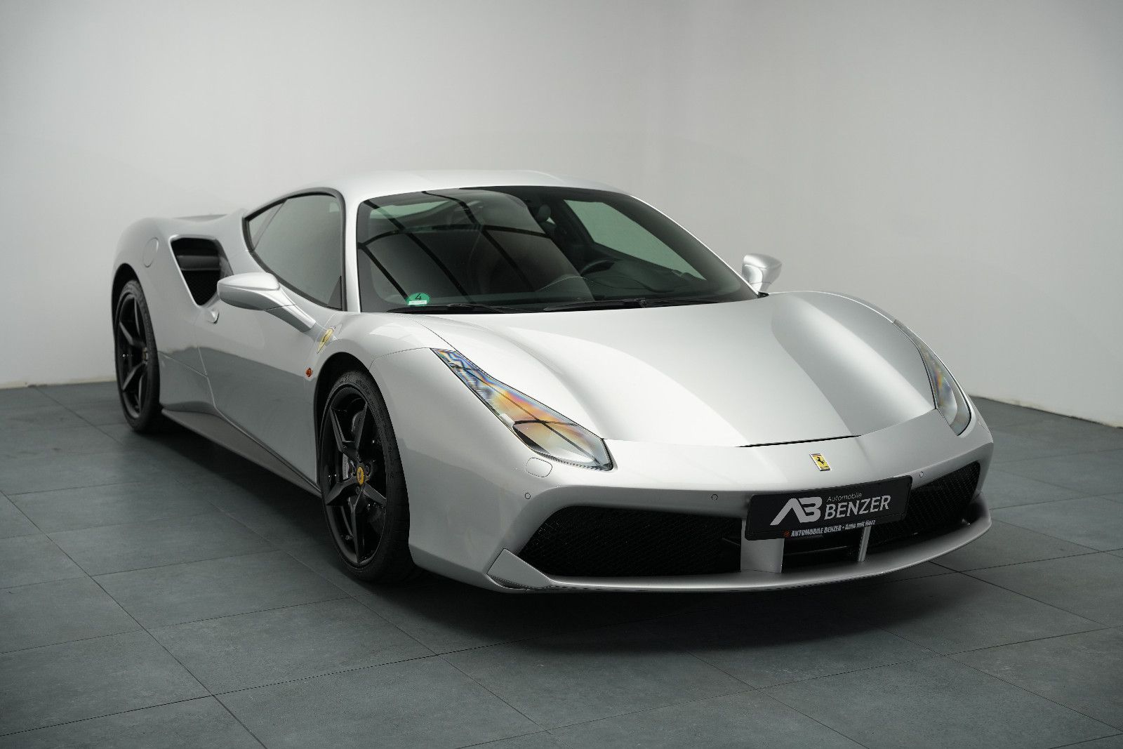 Fahrzeugabbildung Ferrari 488 GTB GTB Coupé DCT/SCUDERIA/KAMERA/