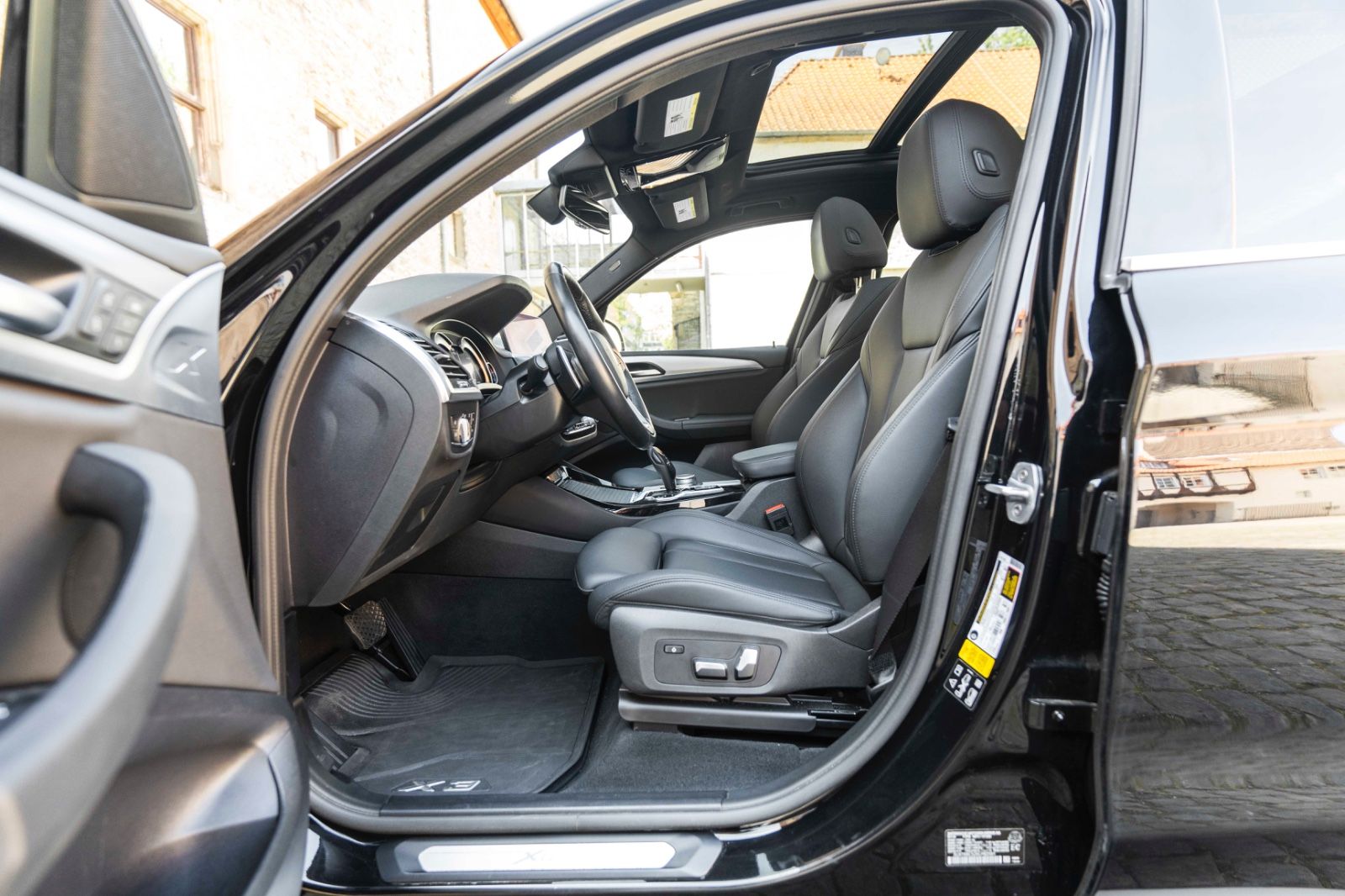Fahrzeugabbildung BMW X3 xDrive 30i xLine LED Pano HIFI Driving Assist