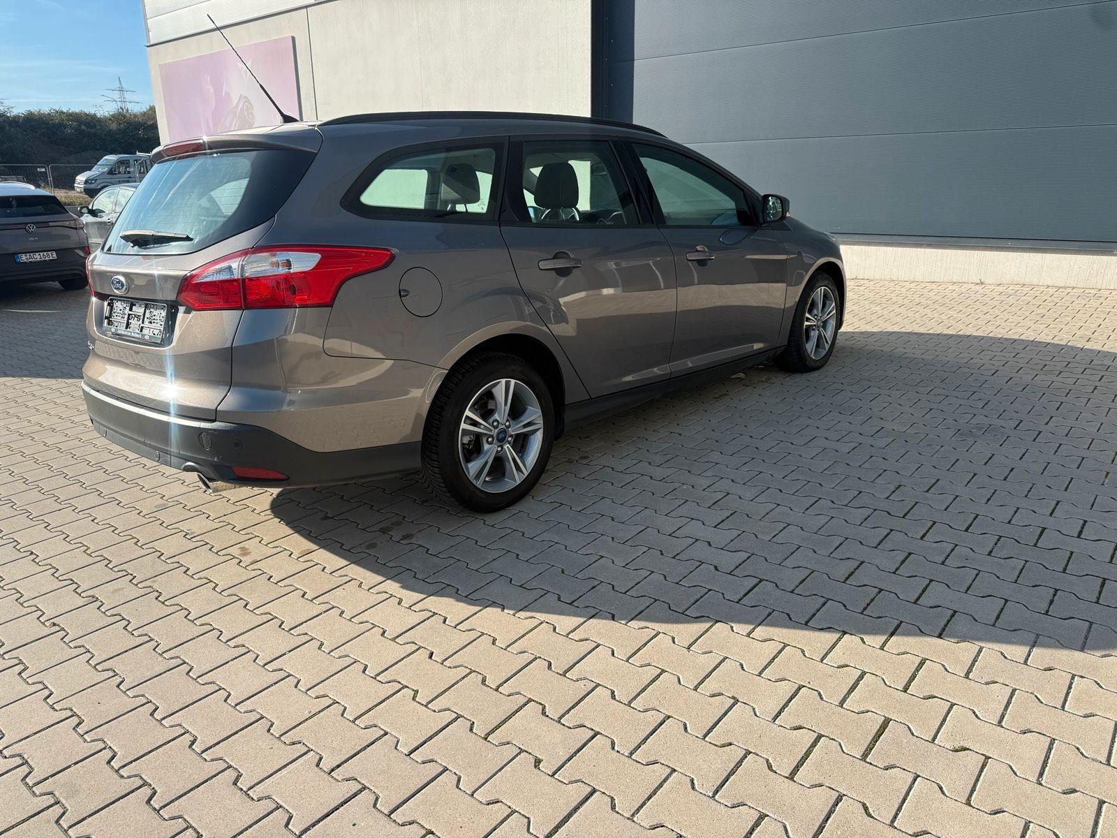Ford Focus 2014 — салон