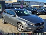 Volvo V60 Kombi 2.0 D3 Linje Business/SHZ/TEMP/8-FACH - Volvo V60 in Freiburg
