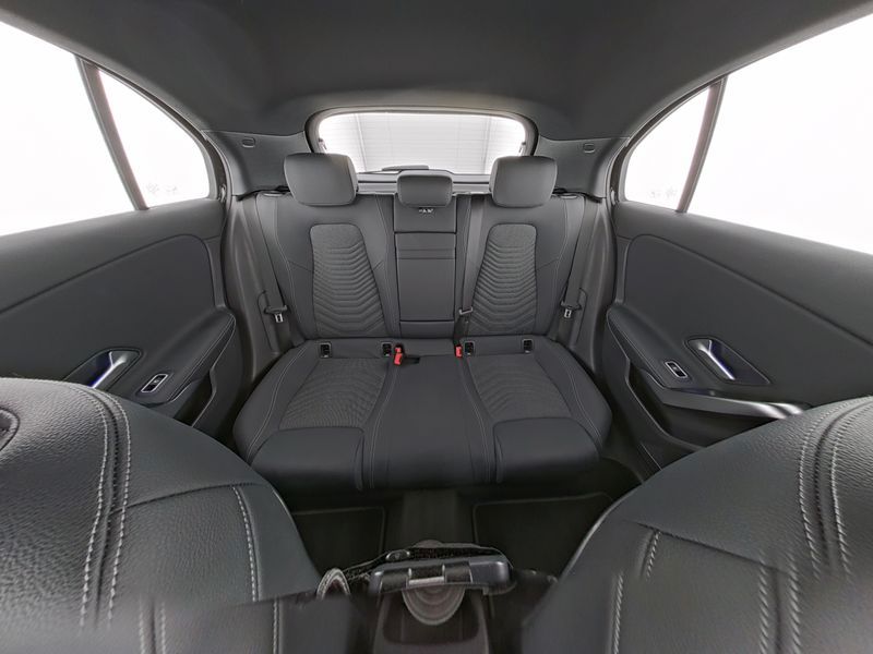 Fahrzeugabbildung Mercedes-Benz A 200 PROGRESSIVE+PANORAMA+LHZ+LED+KEYL+AMBIENTE