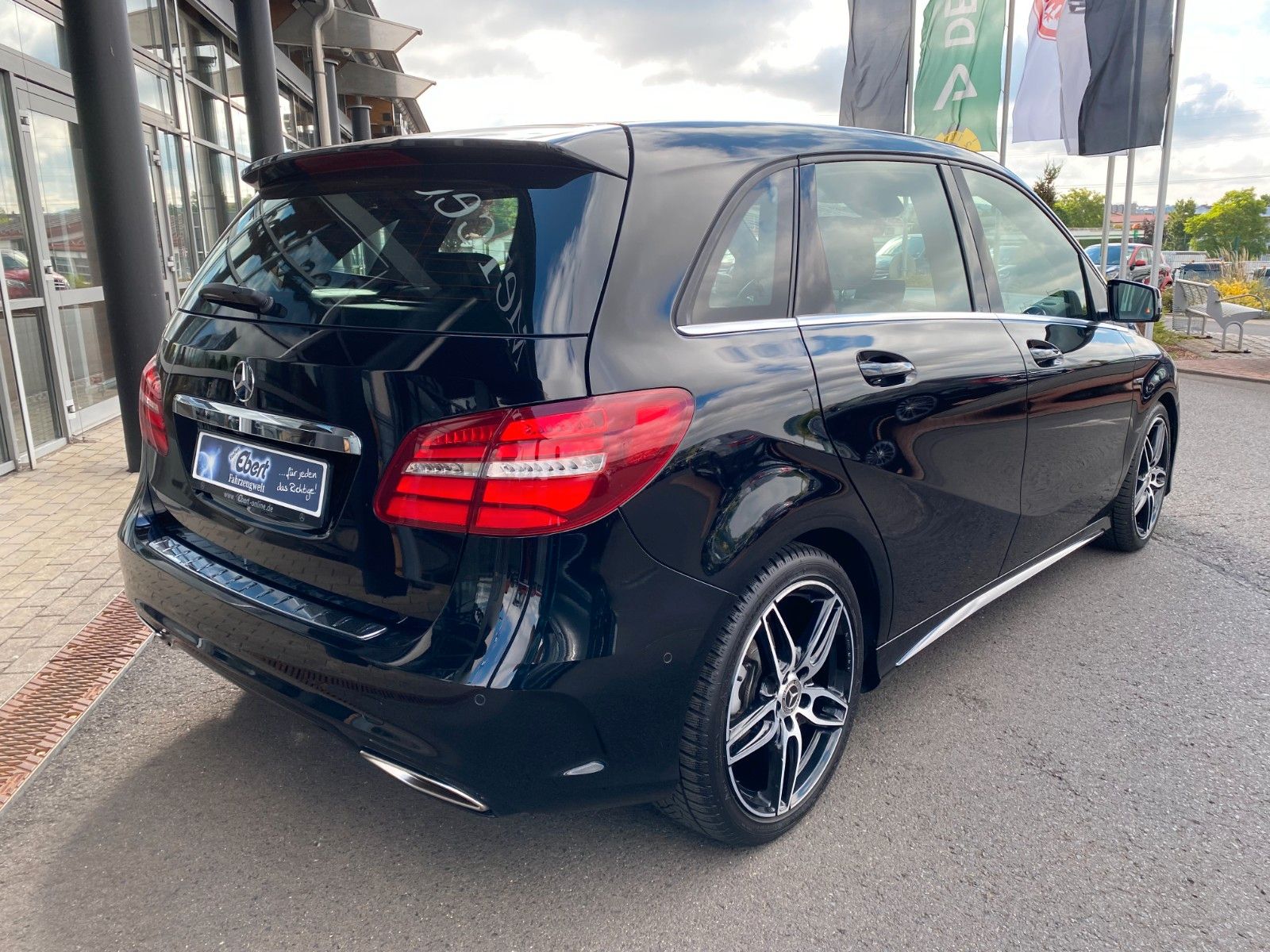 Fahrzeugabbildung Mercedes-Benz B 200 AMG+Leder+RKamera+Ambiente+Sondermodell