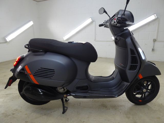 Vespa Piaggio GTS Super 300