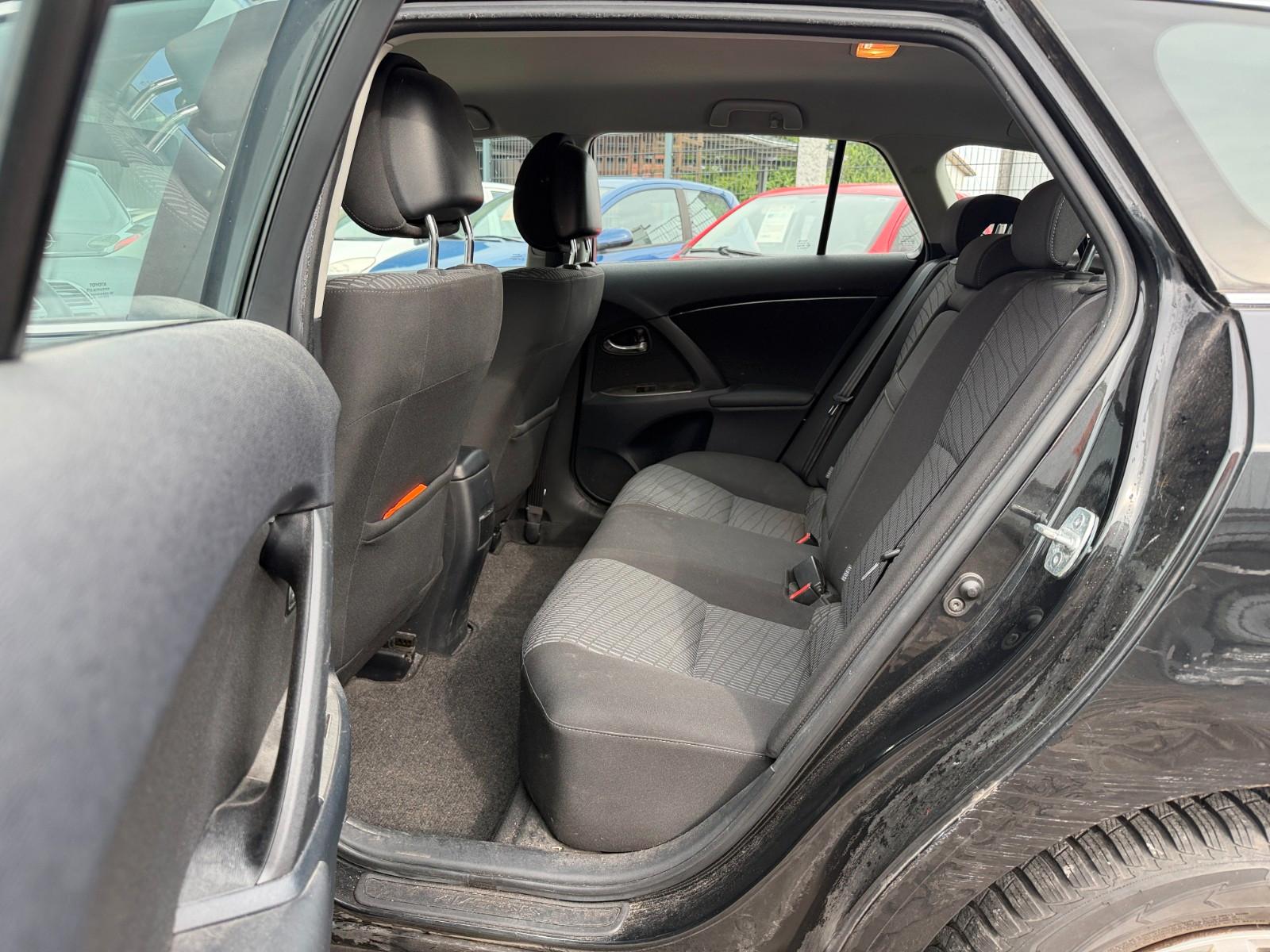 Toyota Avensis 2011 — photo 6