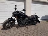 Indian Scout Bobber in schwarz großer Motor - CHOPPER MOTOR