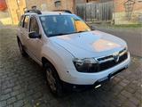 Dacia Duster 1.6 I Laureate 4x4 Klima/Scheckheft - Dacia Duster mit Benzin-Antrieb: Allradantrieb, 1.6