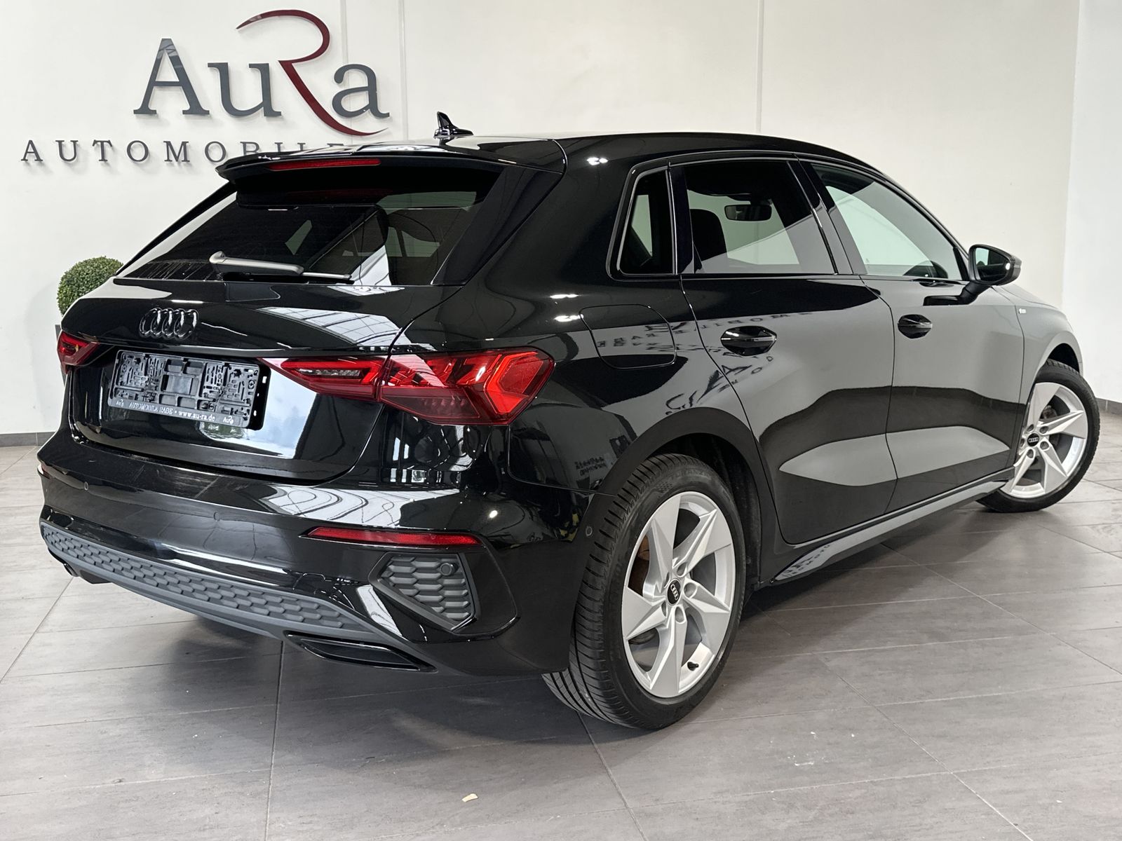 Fahrzeugabbildung Audi A3 SpB 35 TFSI S-Line Black NAV+LED+VCOCKPIT+SHZ
