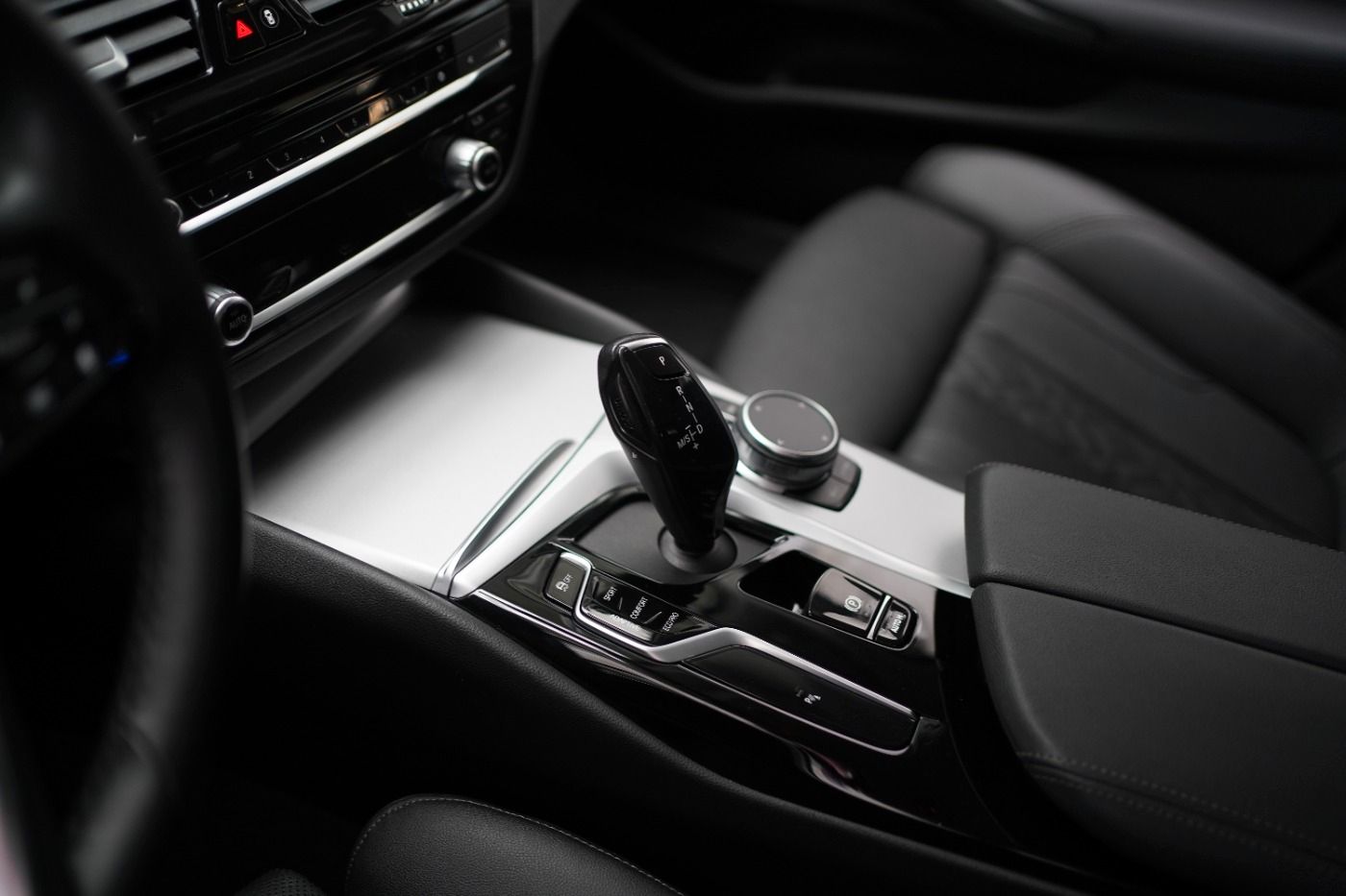 Fahrzeugabbildung BMW 530d xDrive Touring +Parking Assistant+AHK+DAB+