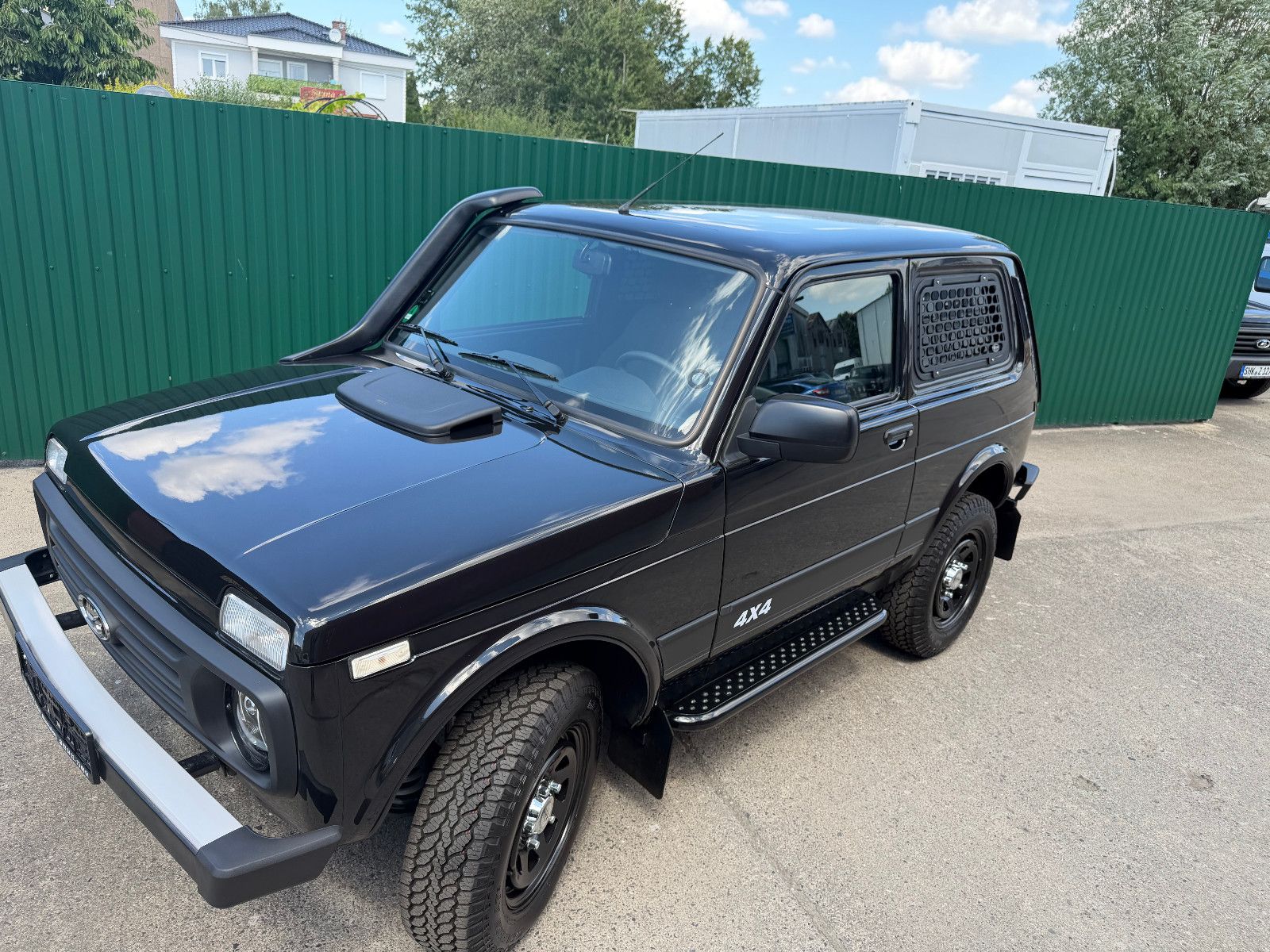 Fahrzeugabbildung Lada NIVA ! NEUE VIP-2-AUSST.! LEGEND "PREMIUM PLUS"!