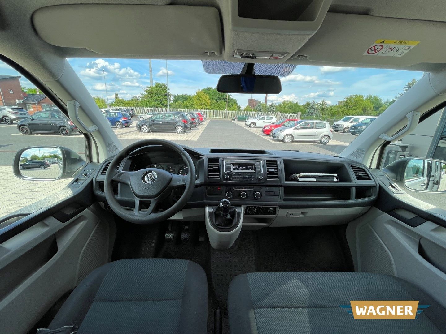 Fahrzeugabbildung Volkswagen T6 Kombi lang 9 Sitzer Rampe Klimaanlage